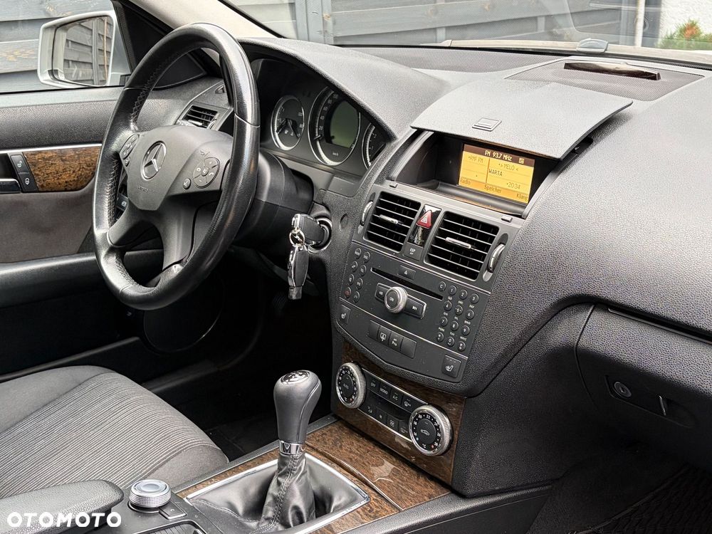 Mercedes-Benz Klasa C 180 Kompressor BlueEFFICIENCY Elegance - 25