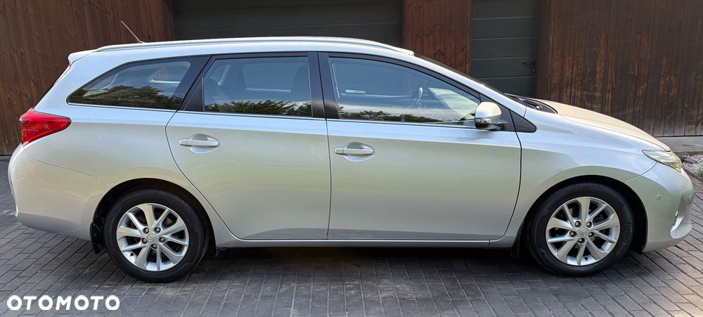 Toyota Auris 1.4 D-4D Premium + EU5 - 8