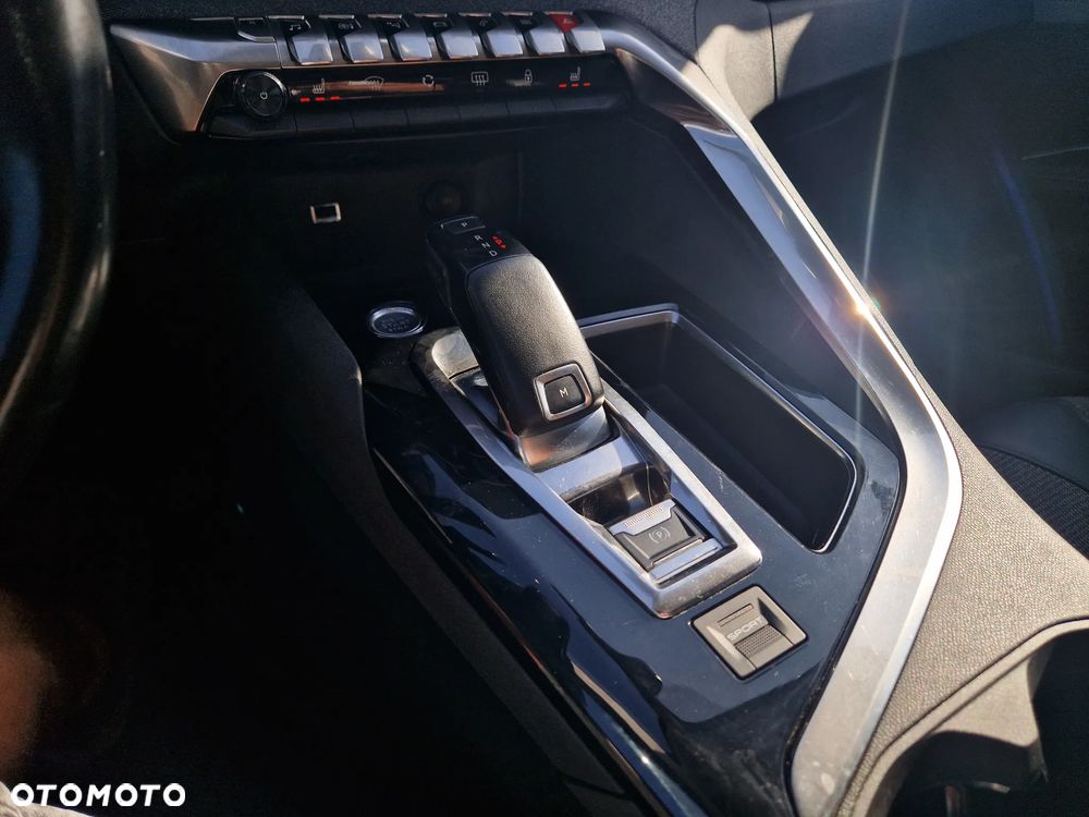 Peugeot 5008 PureTech 130 EAT8 Stop & Start Allure Pack - 16