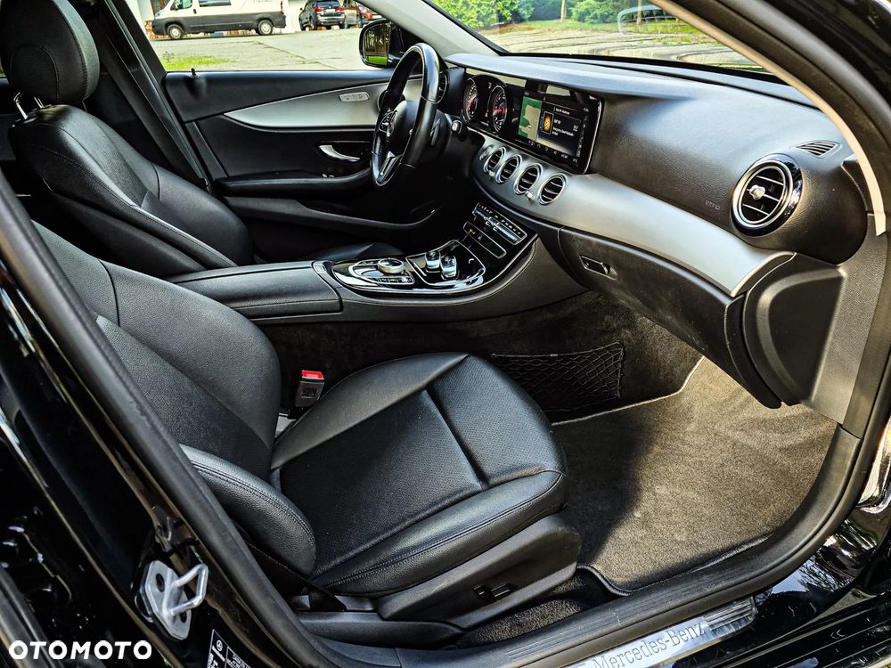 Mercedes-Benz Klasa E 220 d 9G-TRONIC - 38