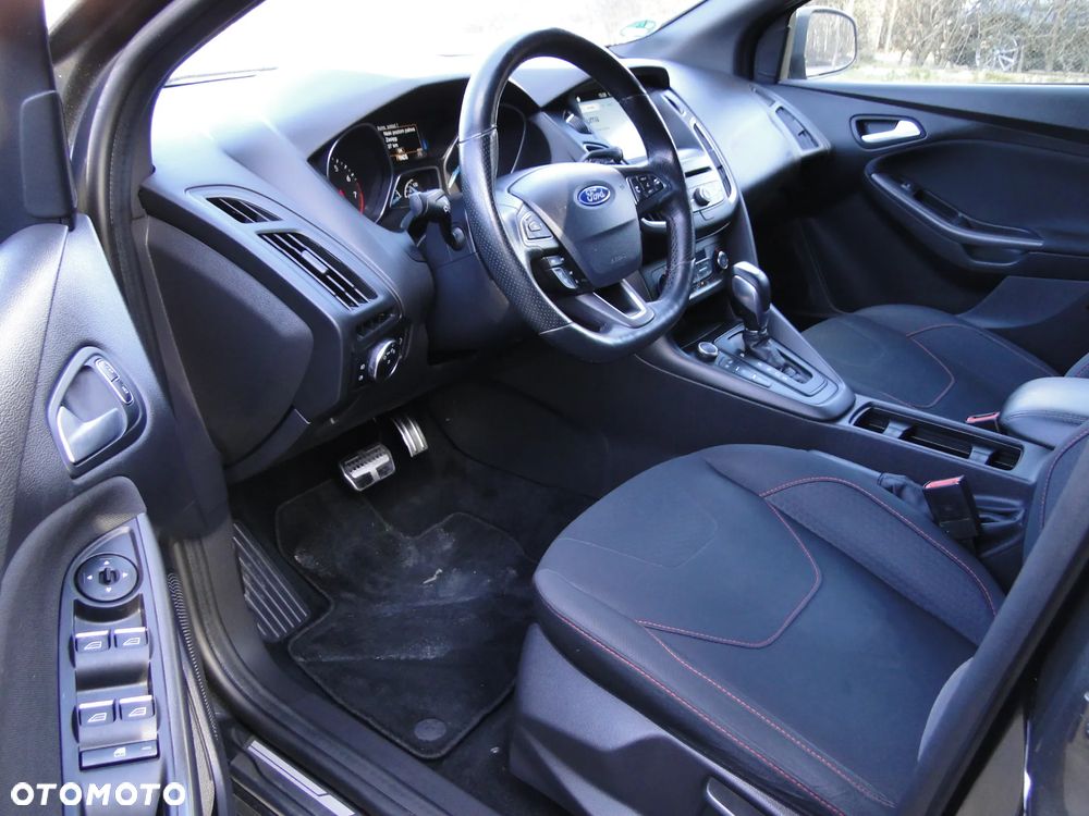 Ford Focus SW 1.5 EcoBoost S&S ST-LINE X - 15