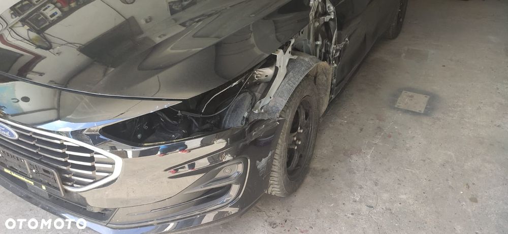 Ford Focus 1.0 EcoBoost Titanium - 28