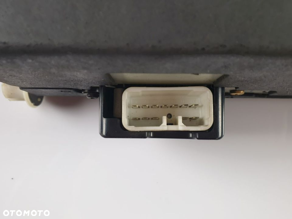 LEXUS ES Zmieniarka Płyt CD 86270 33040 - 3