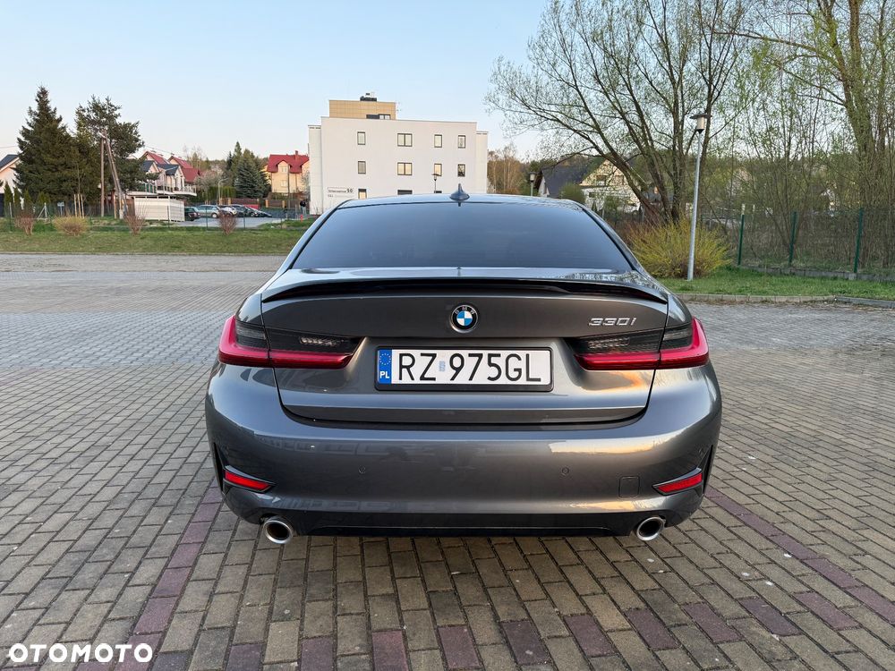BMW Seria 3 330i - 7