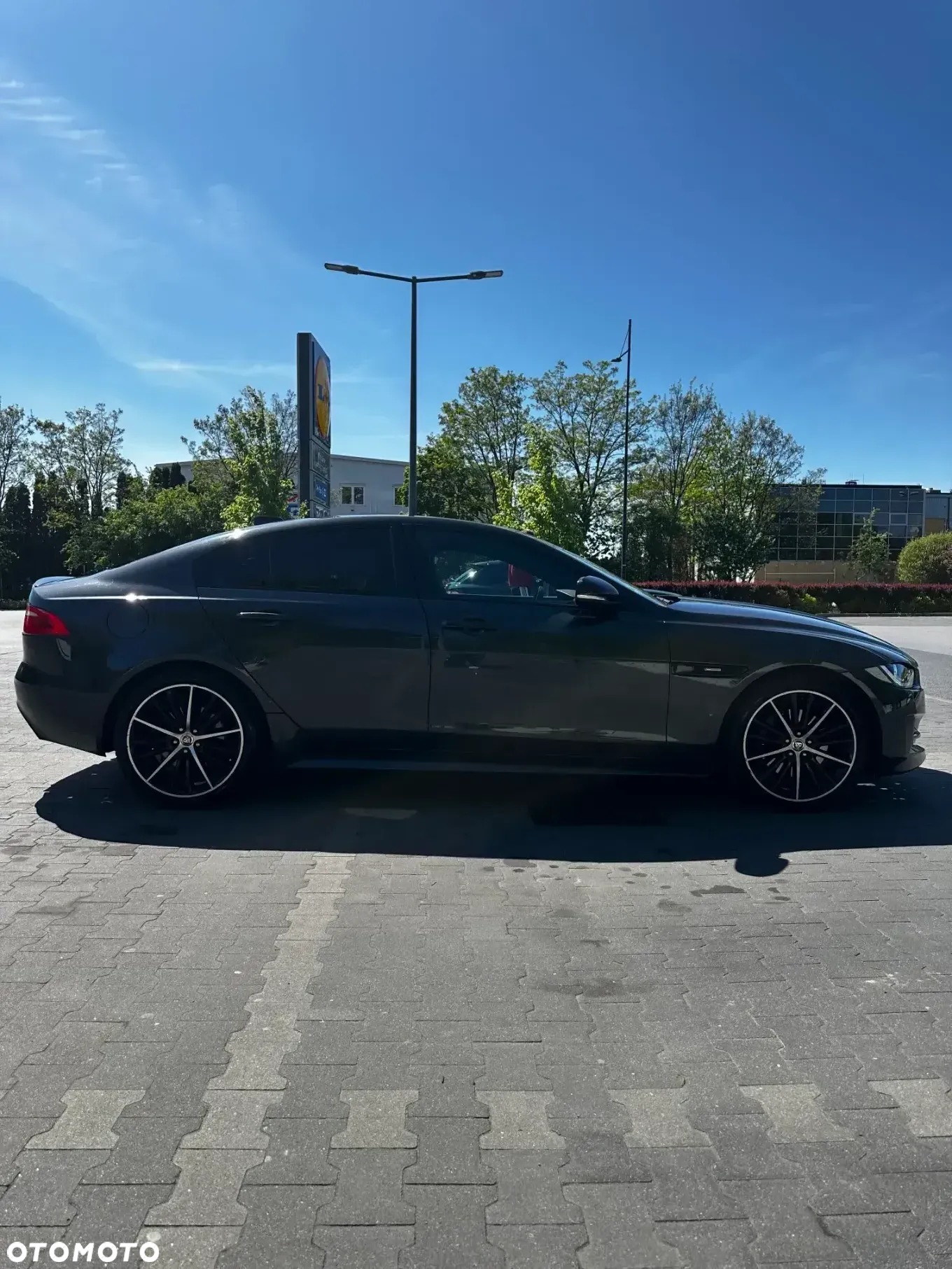 Jaguar XE 2.0 T R-Sport - 2