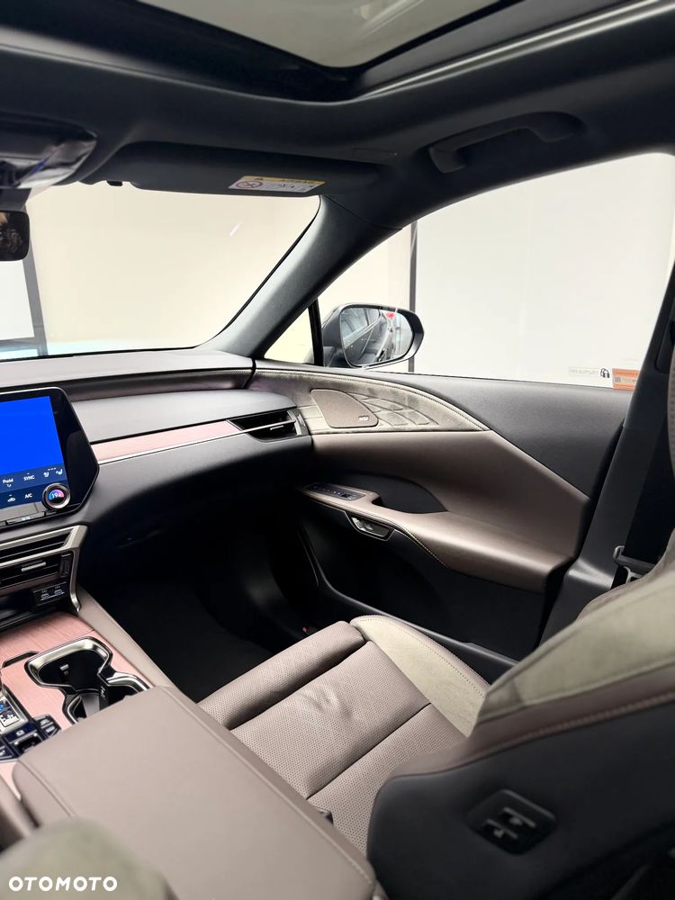 Lexus RX 450h+ Omotenashi - 13