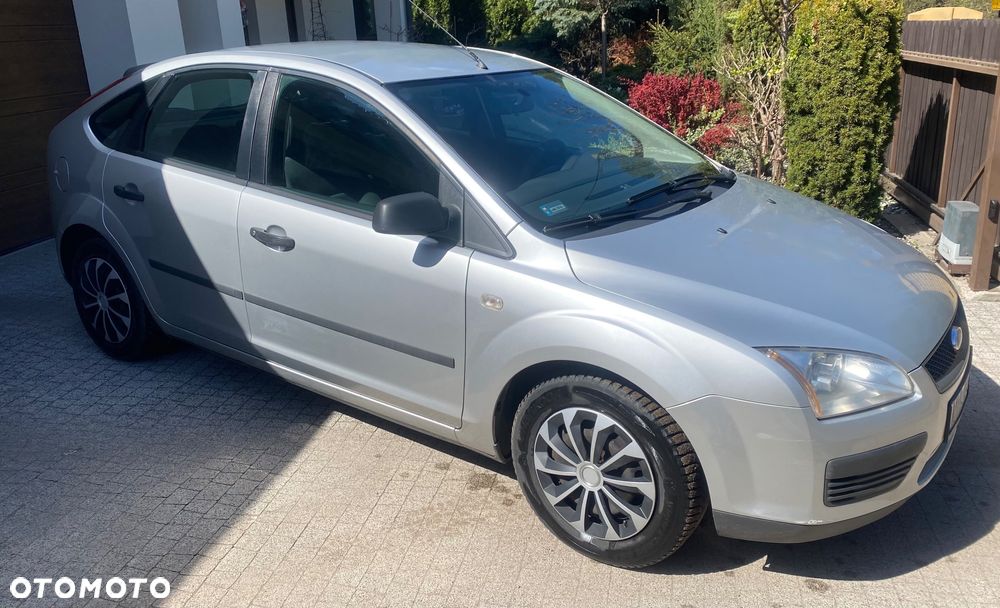 Ford Focus 1.6 Trend + - 2