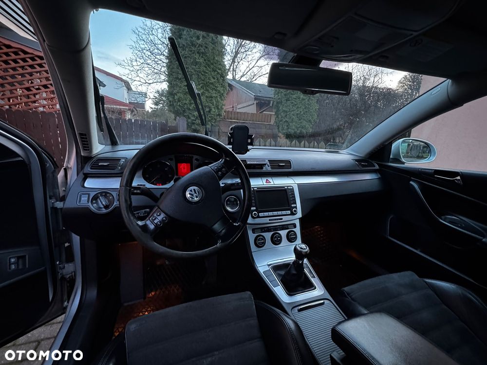 Volkswagen Passat 2.0 TDI DPF Highline - 18