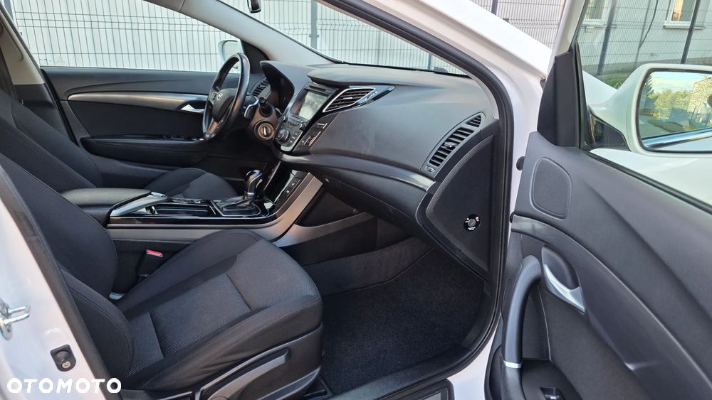 Hyundai i40 Kombi 1.7 CRDi DCT Premium - 11