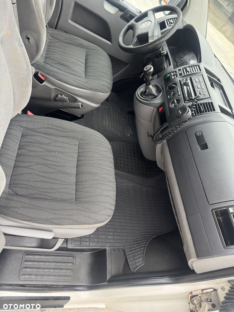 Volkswagen Transporter T5 Karetka Ambulans 2.5 TDI - 6