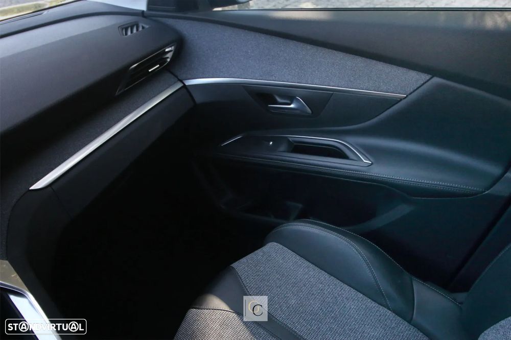 Peugeot 5008 1.2 PureTech Allure EAT6 - 11