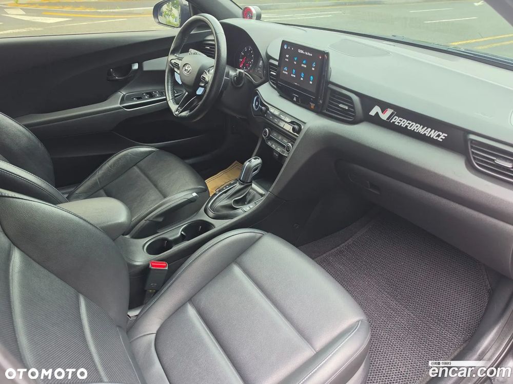 Hyundai Veloster - 10