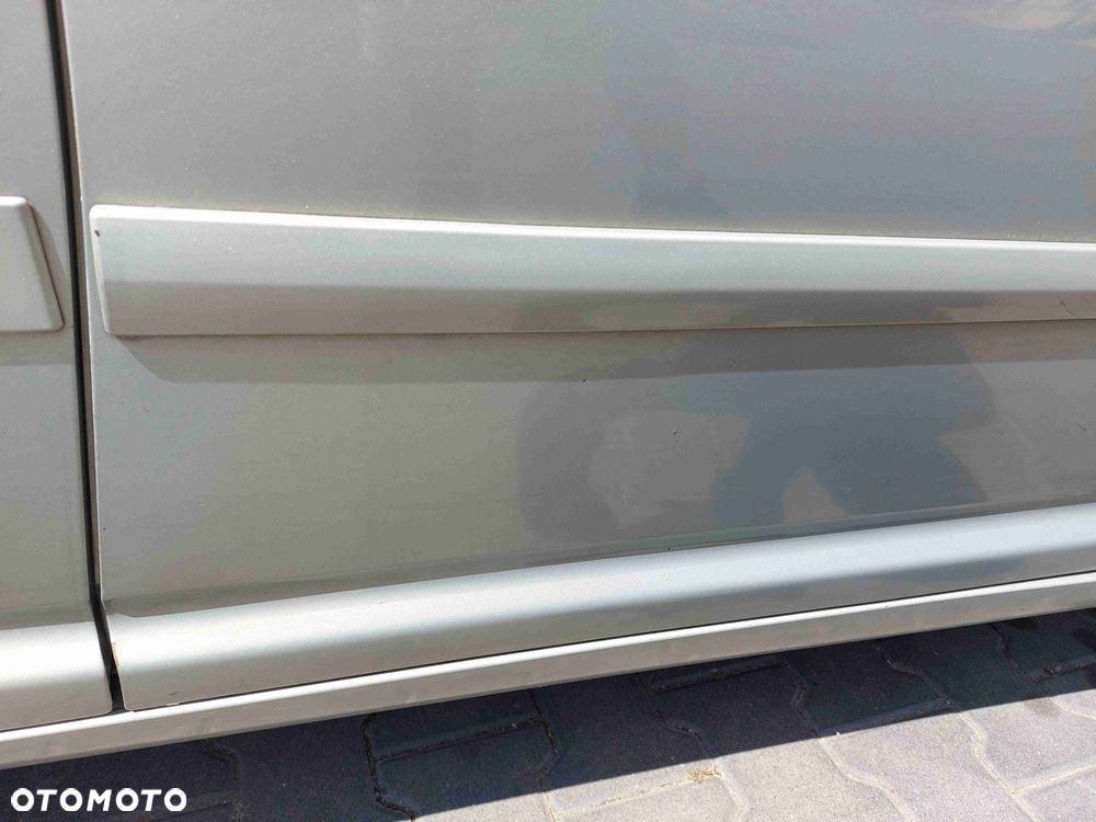 DRZWI KOMPLETNE PRAWY PRZÓD TOYOTA AVENSIS T25 6T1 - 5