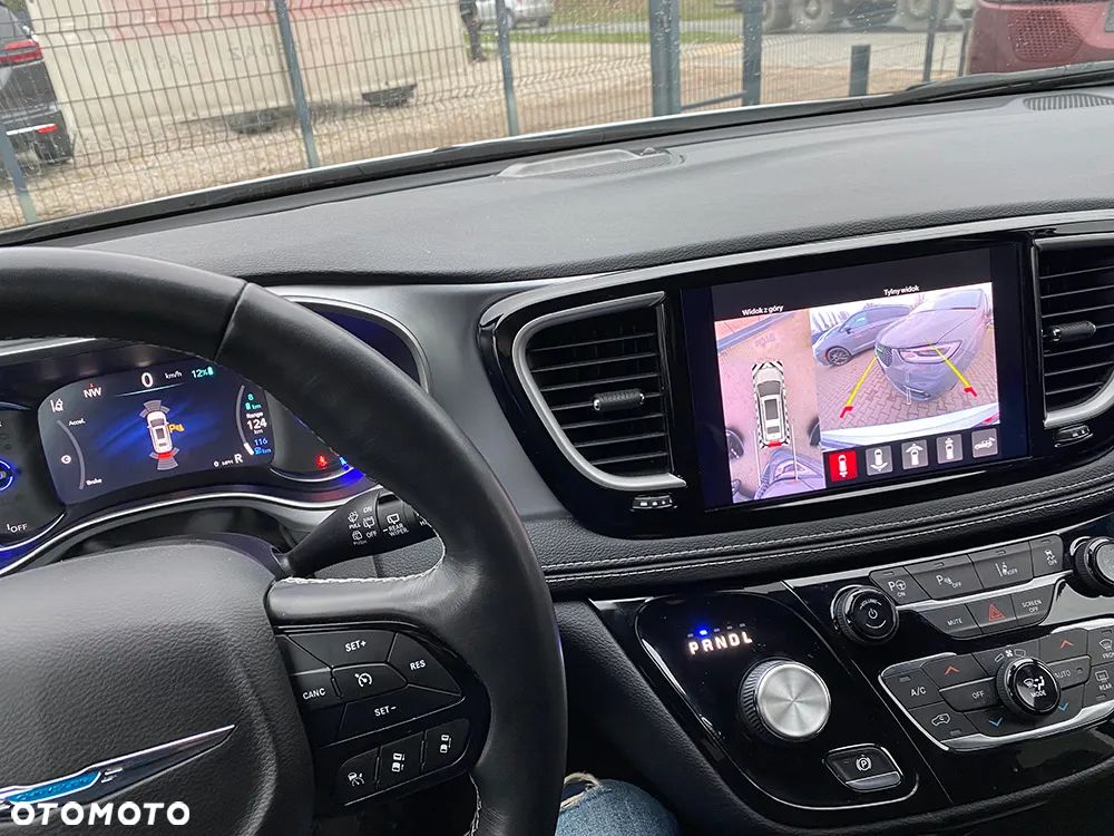 Chrysler Pacifica - 31