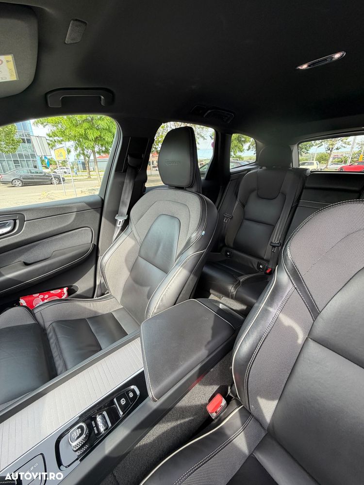 Volvo XC 60 B4 MHEV AWD R-Design - 11