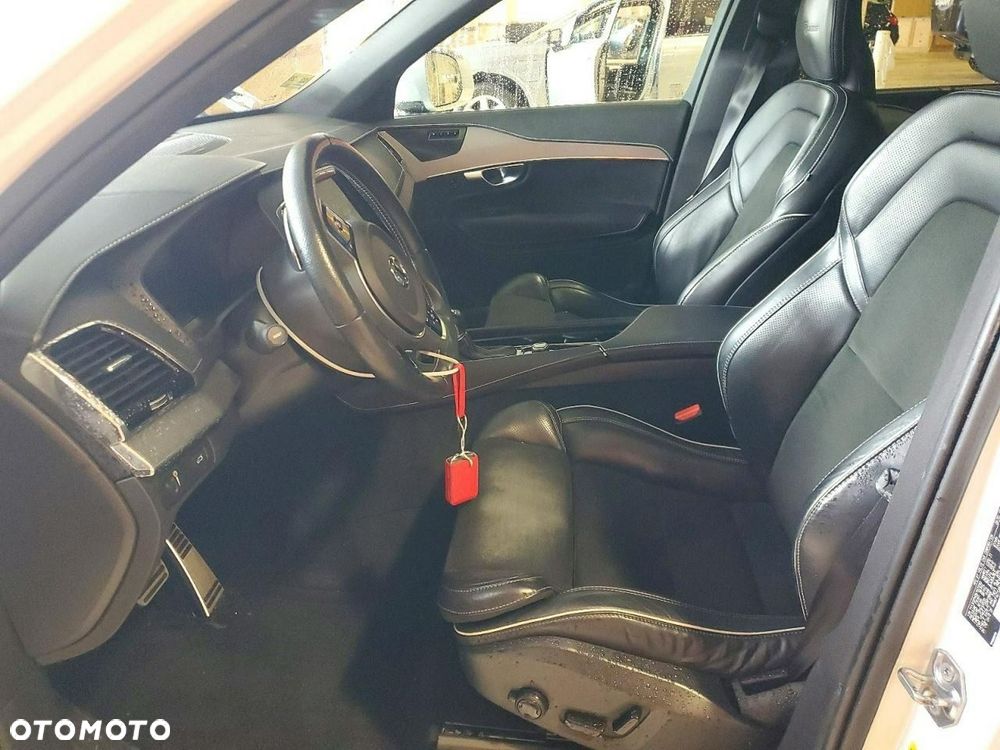 Volvo XC 90 - 7