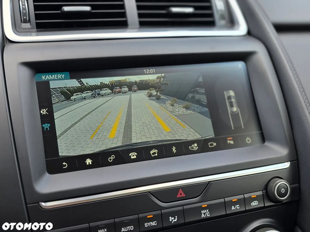 Jaguar E-Pace 2.0 i4P AWD R-Dynamic SE - 22