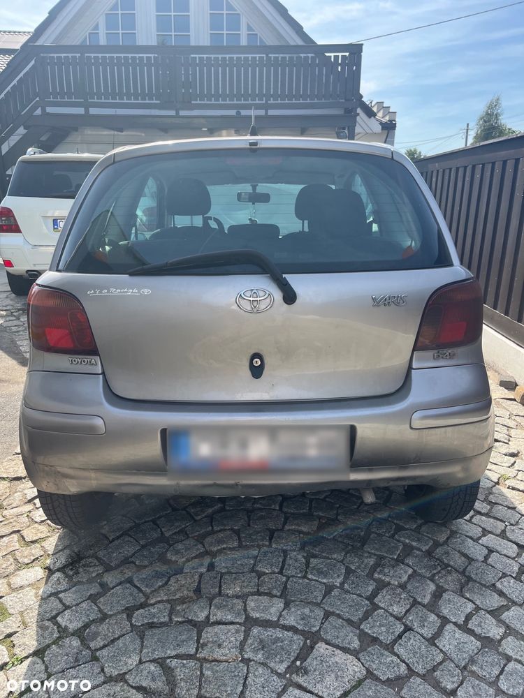 Toyota Yaris 1.4 D-4D Base - 5