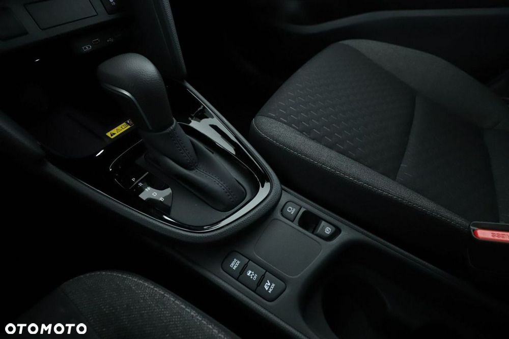 Toyota Yaris Cross 130 1.5 VVT-i Team Deutschland - 24
