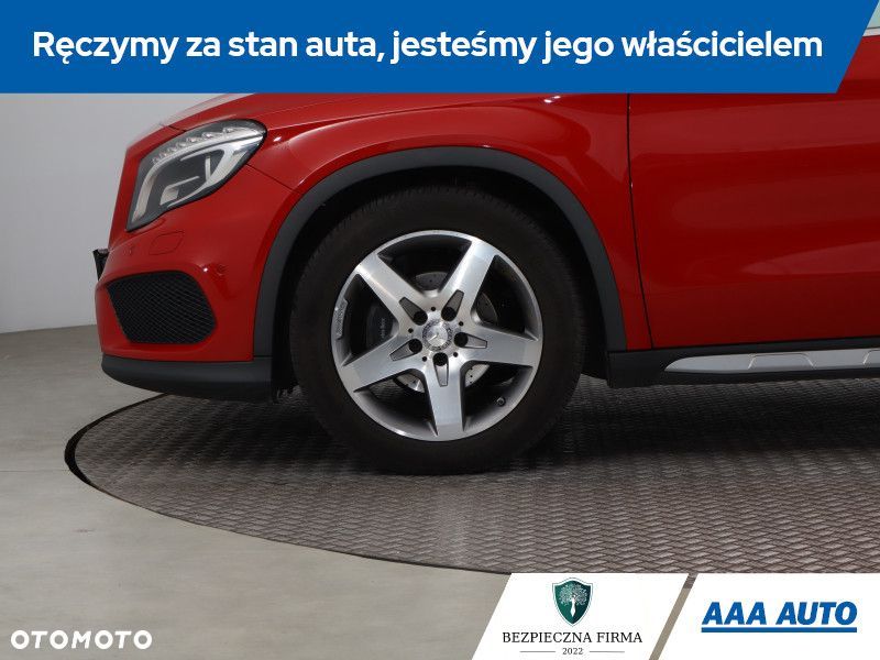 Mercedes-Benz GLA - 16