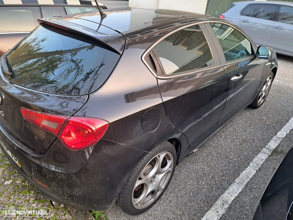 Alfa Romeo Giulietta 2.0 JTDM Distinctive - 8
