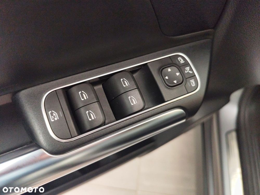 Mercedes-Benz GLA - 13