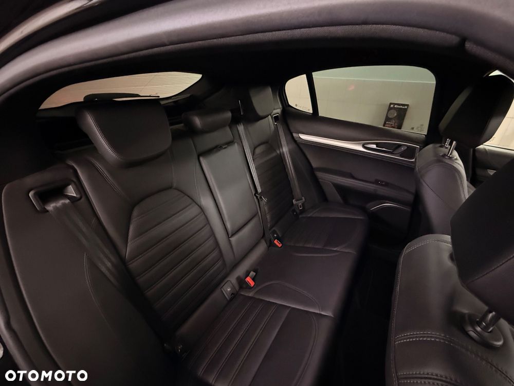 Alfa Romeo Stelvio 2.0 Turbo Veloce TI Q4 - 14