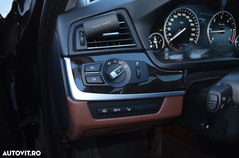 BMW Seria 5 525d xDrive - 11