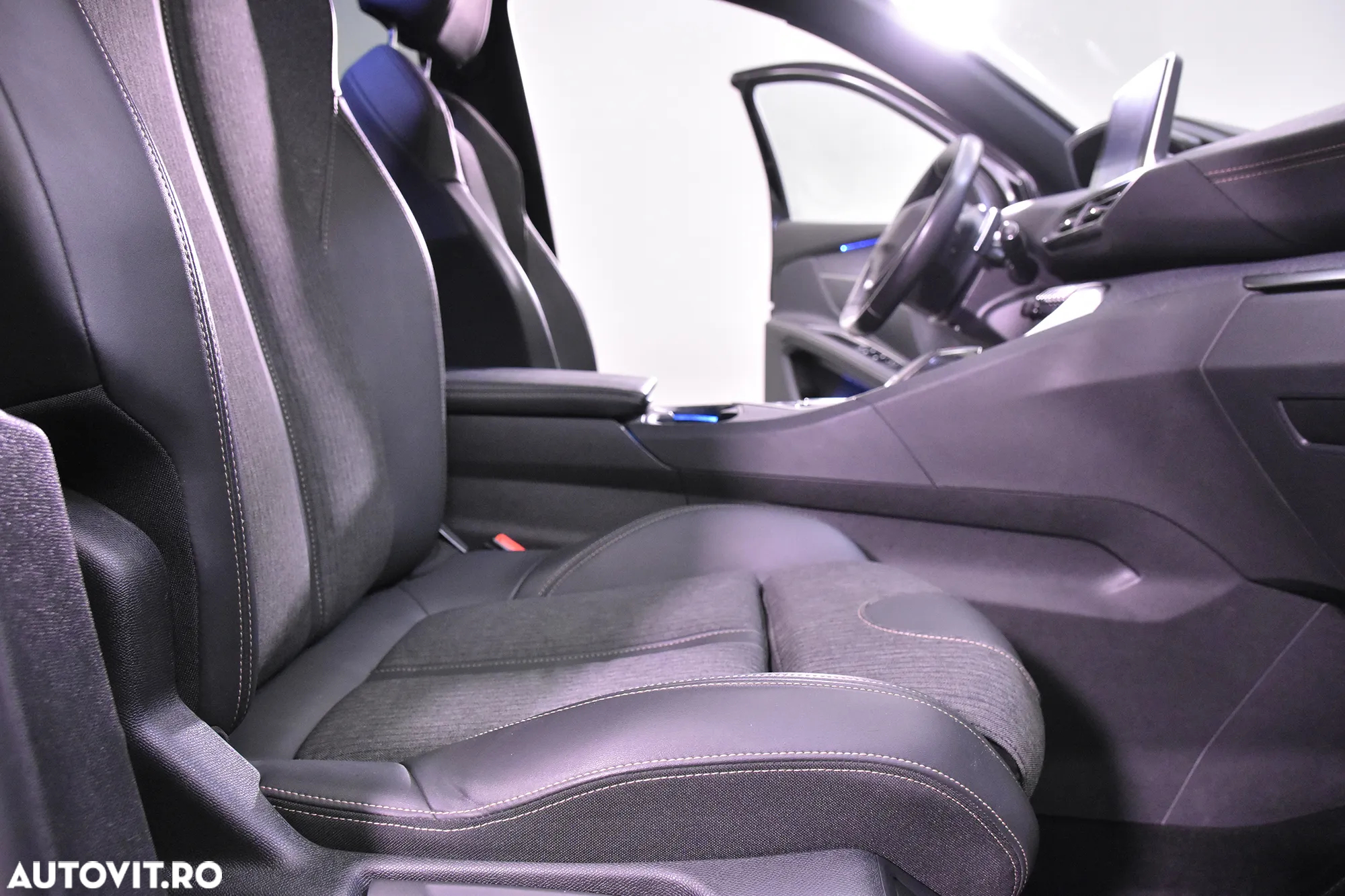 Peugeot 5008 BlueHDI 130 EAT8 GT - 11