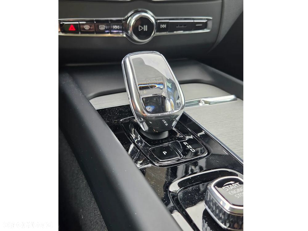 Volvo XC 60 B5 B AWD Ultra Dark - 20