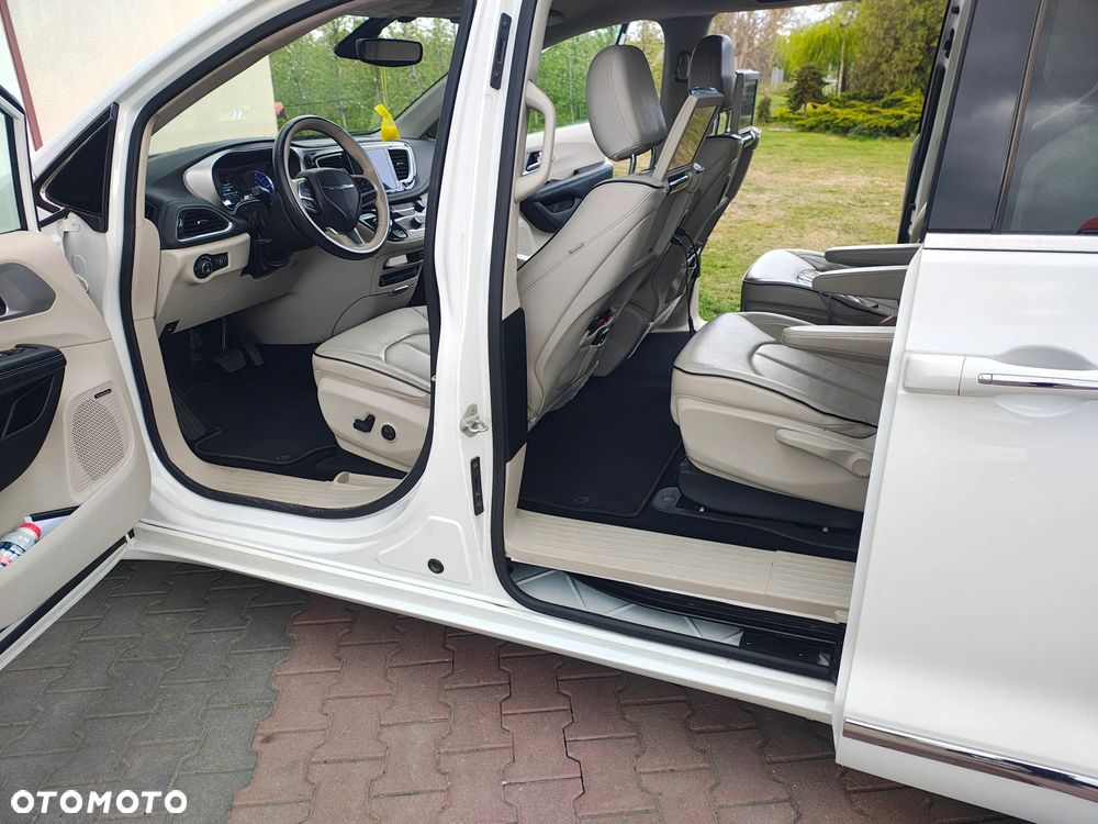 Chrysler Pacifica - 7