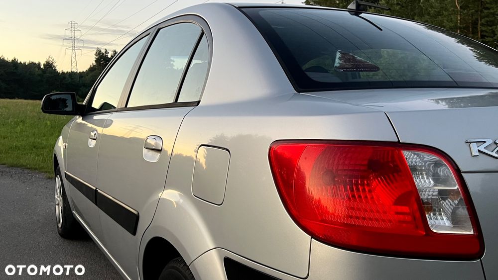 Kia Rio 1.4 Family + - 19