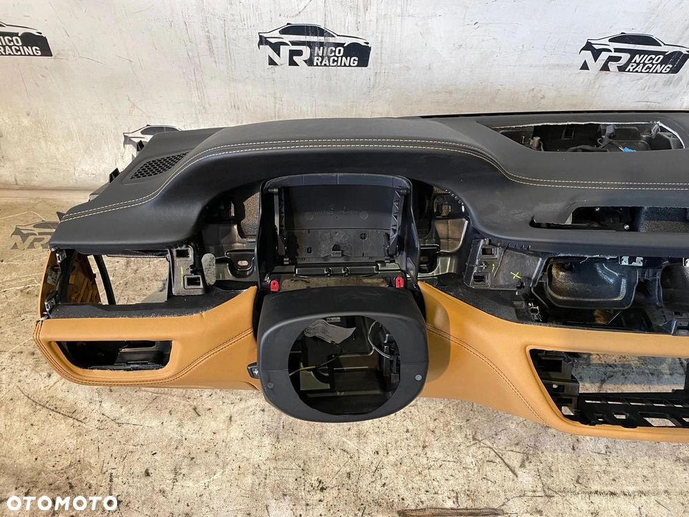 DESKA ROZDZIELCZA KONSOLA PODUSZKI PASY BMW 7 G11 G12 SKÓRA HUD CARAMEL - 8