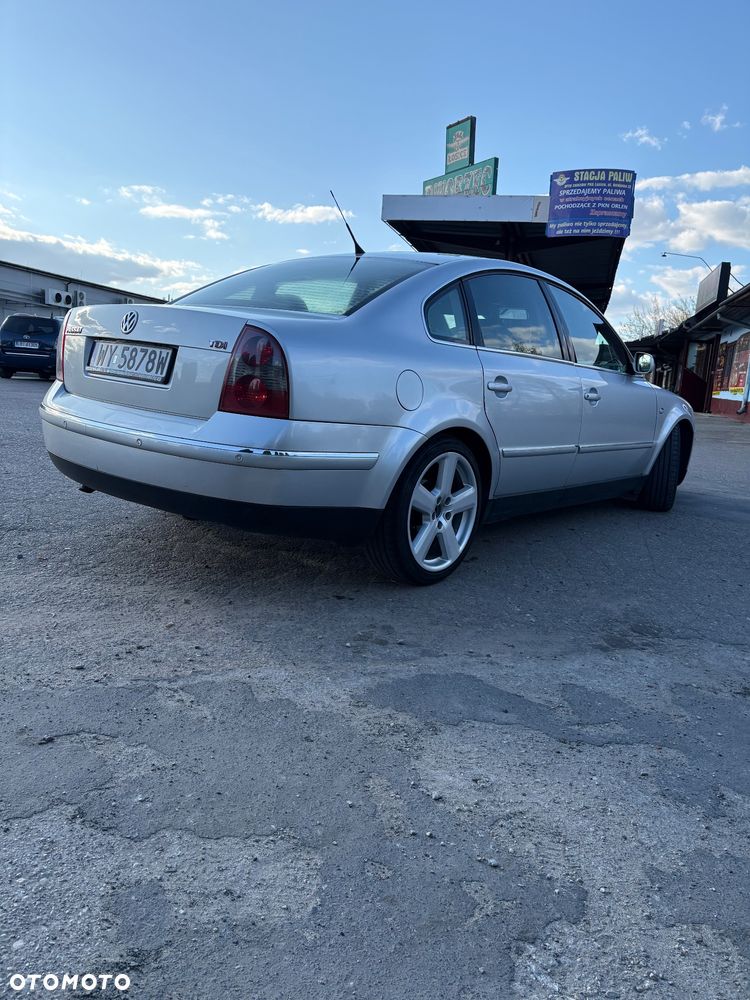Volkswagen Passat 1.9 TDI Highline - 4