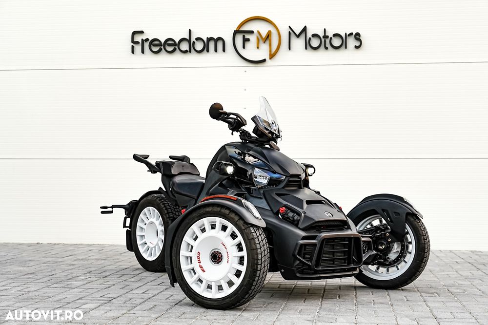 Can-Am Ryker 900 - 1