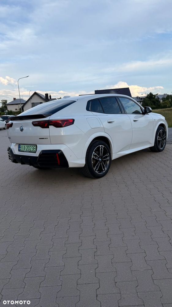 BMW iX2 eDrive20 66.5kWh M Sport - 5