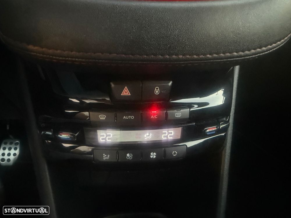 Peugeot 208 GTI 200 THP - 23