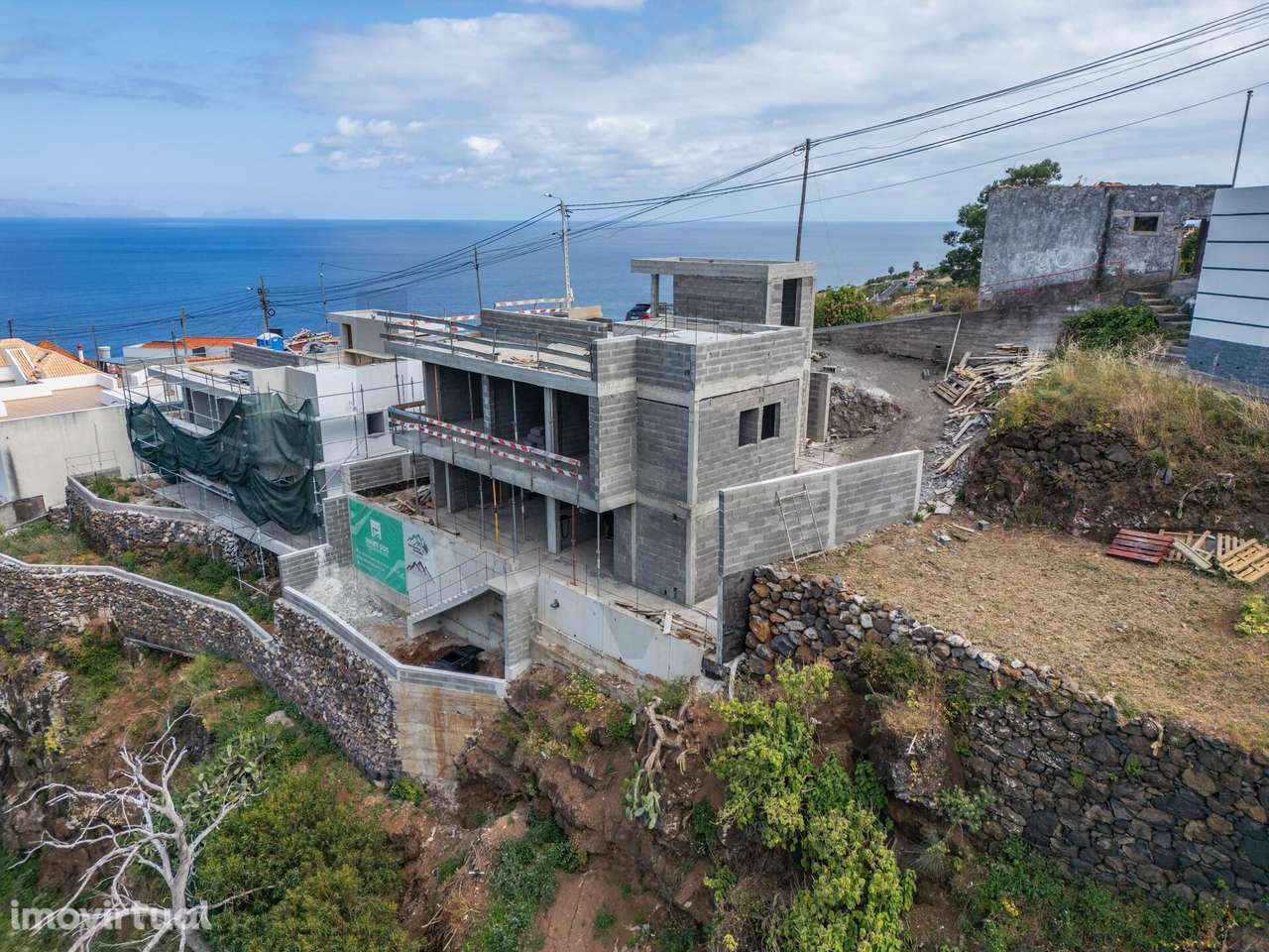 Moradia T3 Nova em Santa Cruz com Vista Mar Definitiva - Grande imagem: 3/28