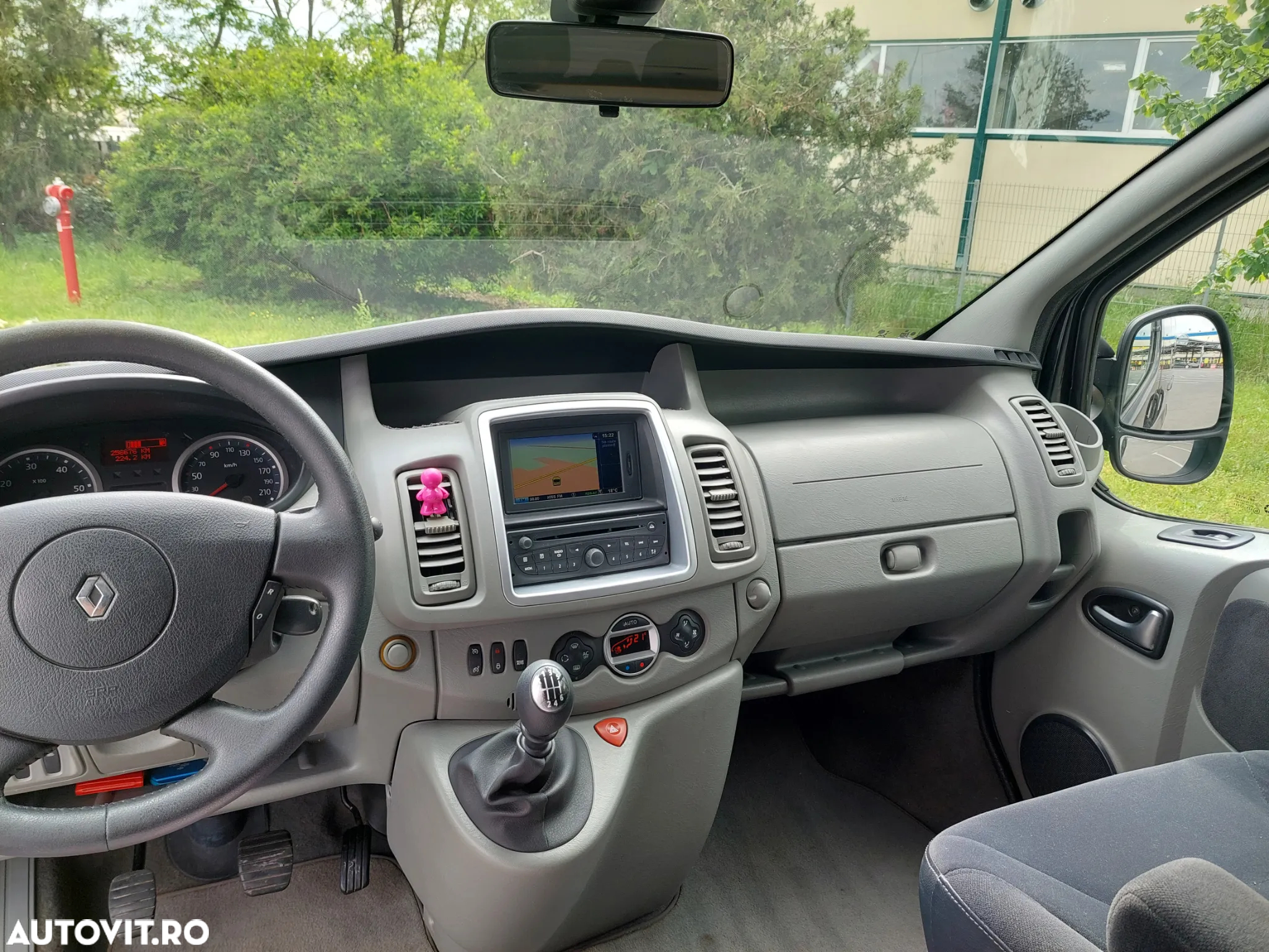 Renault Trafic 2.0 dCi 115 FAP Passenger Black Edition - 13