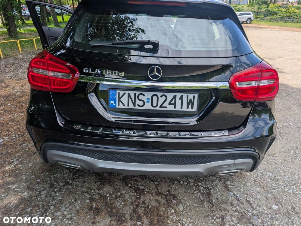 Mercedes-Benz GLA 180 d 7G-DCT AMG Line - 4
