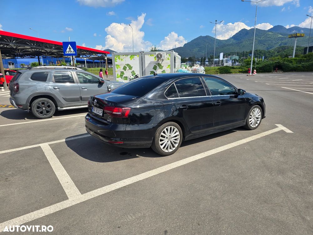 Volkswagen Jetta 2.0 TDI DSG Highline - 3