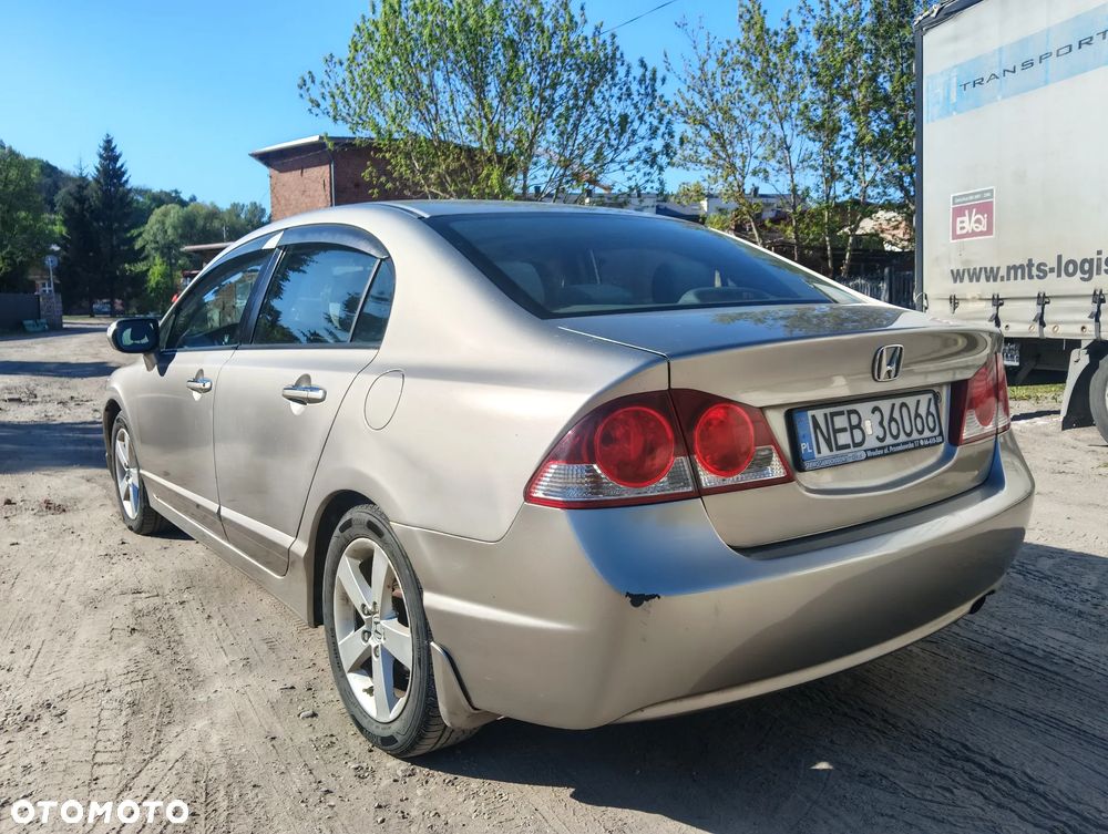 Honda Civic 1.8 Executive - 3