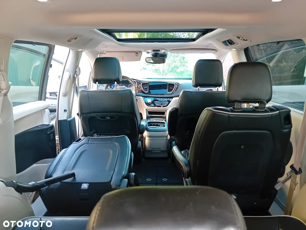Chrysler Pacifica - 11