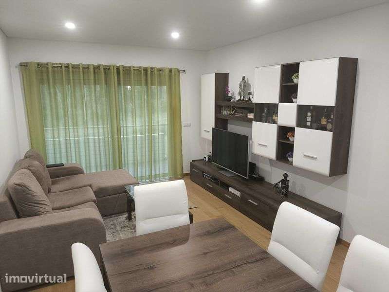 T2 c/ lugar de garagem e 2 arrumos - Grande imagem: 2/12