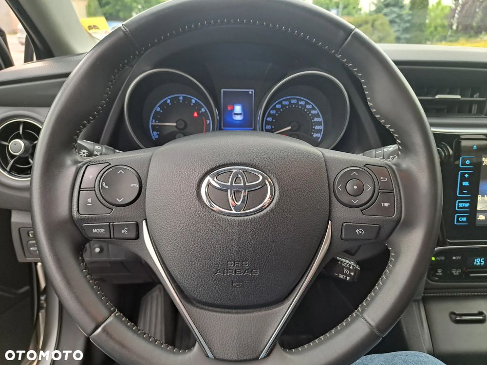 Toyota Auris - 22
