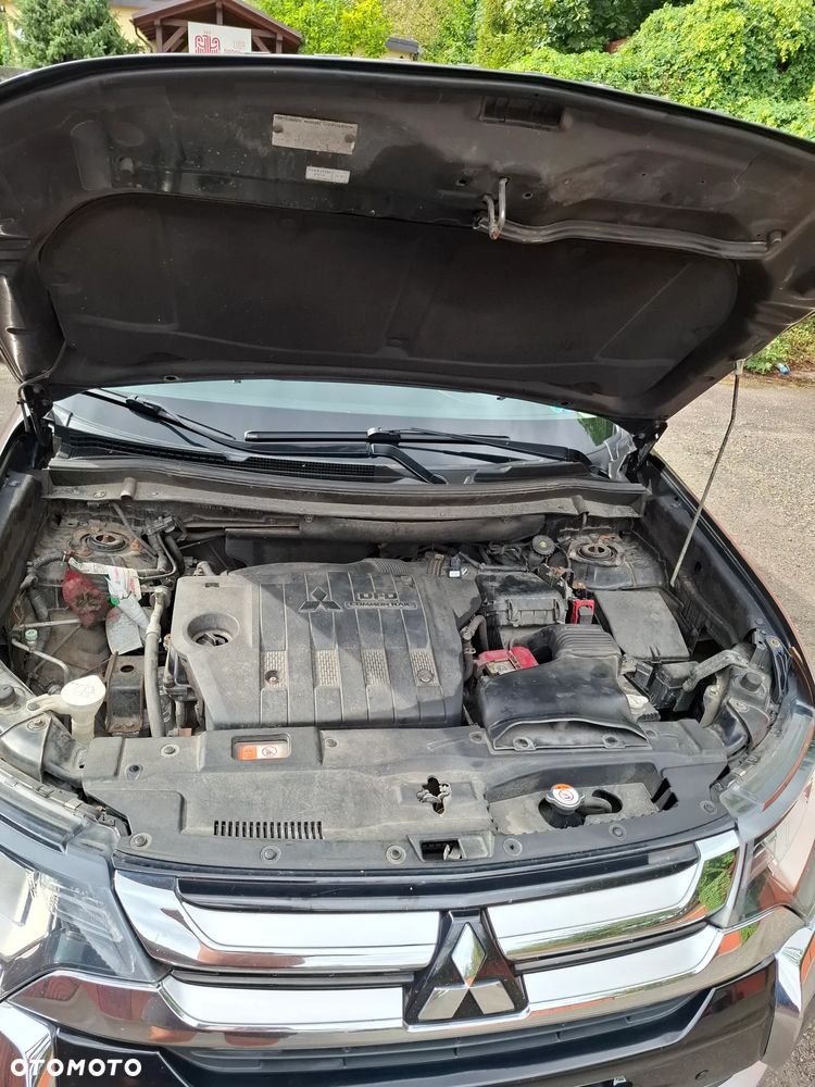 Mitsubishi Outlander 2.2 DID Instyle Navi 4WD - 11