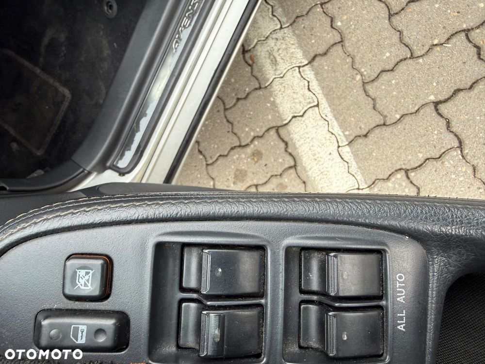 Toyota Avensis 2.0 D-4D Sol Premium - 12