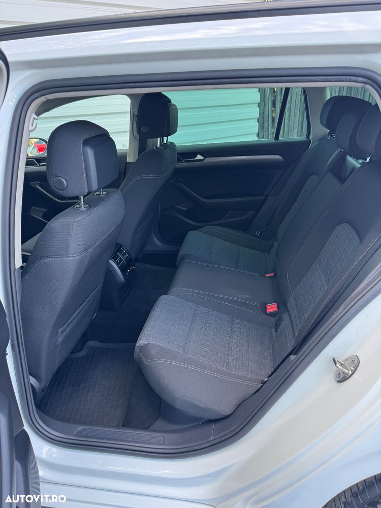 Volkswagen Passat Variant 2.0 TDI SCR DSG Elegance - 12