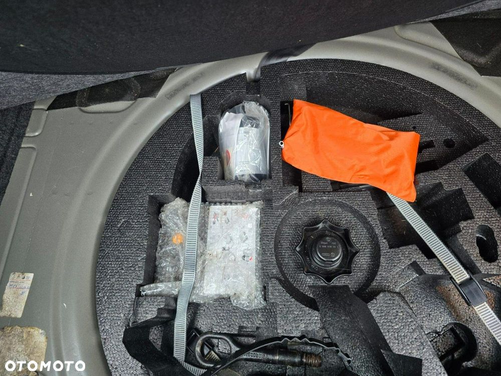 Volkswagen Golf - 35