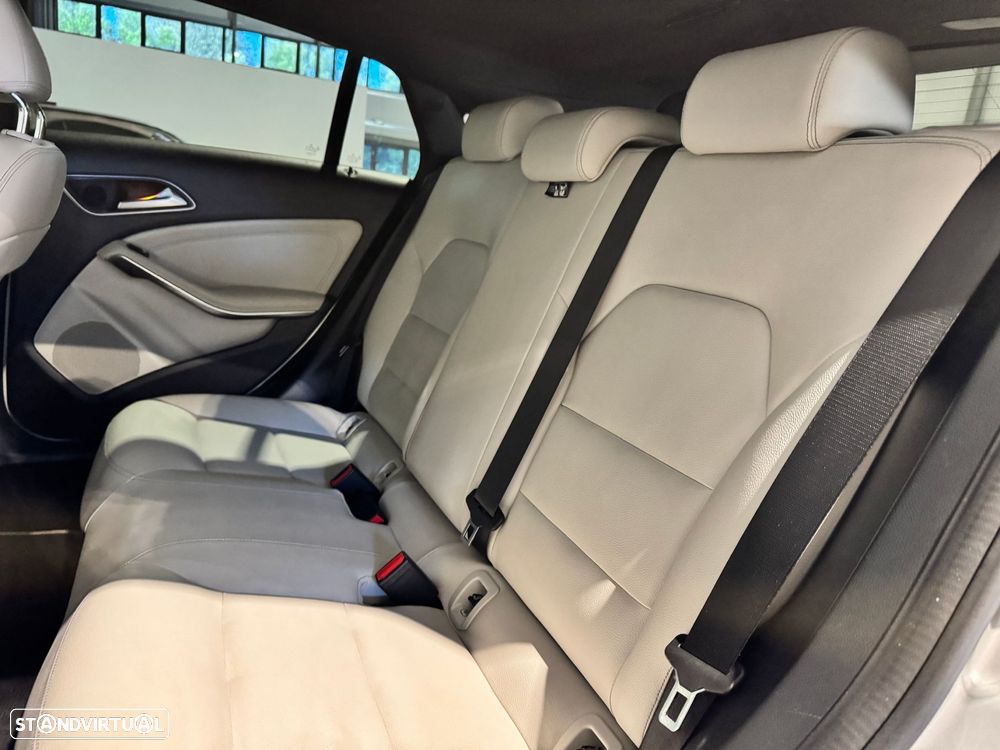 Mercedes-Benz CLA 180 d Shooting Brake Urban - 21